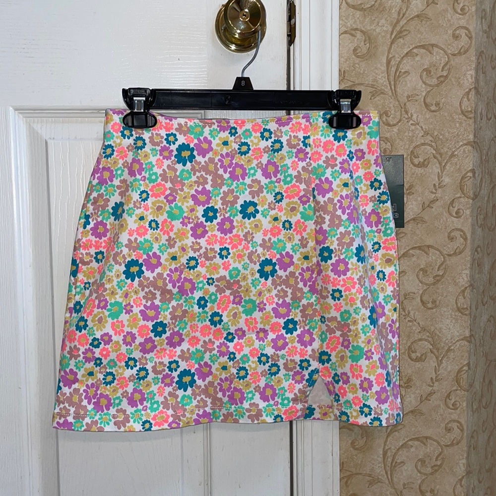 Adorable bright flower skirt !